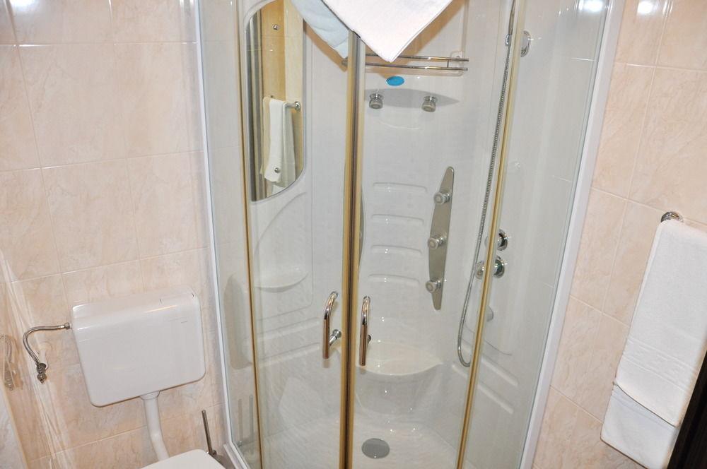 Hotel Pascu Bukarest Kültér fotó